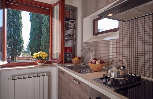 Perugia Apartamento | Oasis de paz en las afueras de Perugia, apto. en la villa, terraza con cocina al aire libre