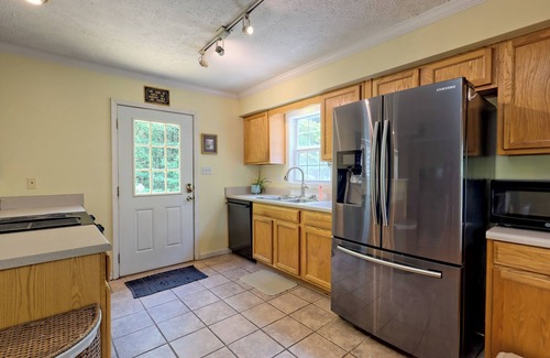 Clarkesville Casa | Oasis of Sautee, 4-bedroom loaded house in Clarkesville, 9 miles form Helen Ga