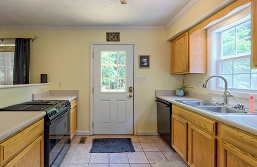Clarkesville Casa | Oasis of Sautee, 4-bedroom loaded house in Clarkesville, 9 miles form Helen Ga