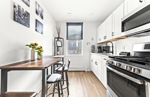 West New York Apartamento | Oasis on the Hudson River: NYC Views & Vibes, Charming 2 Bedroom with Wifi