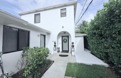Coral Way Casa | Oasis pool in Miami, Coconut Gove, UM, Downtown Miami