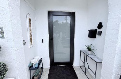 Coral Way Casa | Oasis pool in Miami, Coconut Gove, UM, Downtown Miami