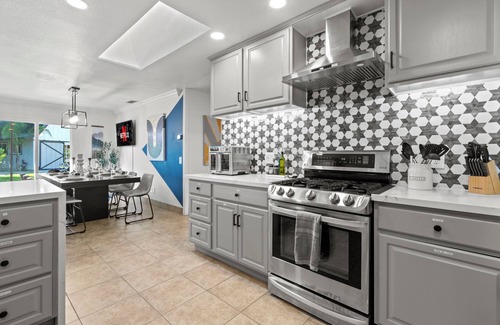 Fallbrook Casa | Oasis Pool Private Resort Guesthouse Game Room