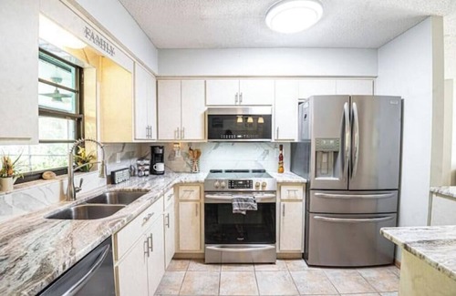 Crystal River Casa | Oasis privacy Pool Game room 3 mins Sister Spring