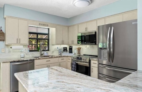 Crystal River Casa | Oasis privacy Pool Game room 3 mins Sister Spring