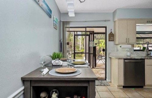 Crystal River Casa | Oasis privacy Pool Game room 3 mins Sister Spring