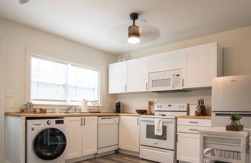 Albany Casa | Oasis Under The Oaks - Unit B