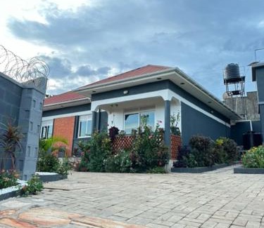 Bukoto Villa | Oasis Villa Home Kampala