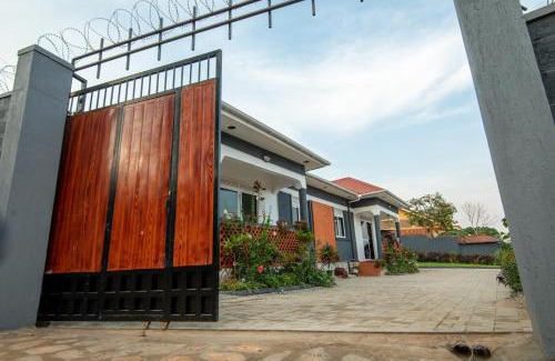 Bukoto Villa | Oasis Villa Home Kampala
