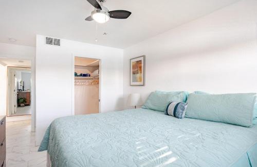 Capri Isle Apartamento | Oasis Waterfront Treasure Island Apartment with Patio Dock and Johns Pass