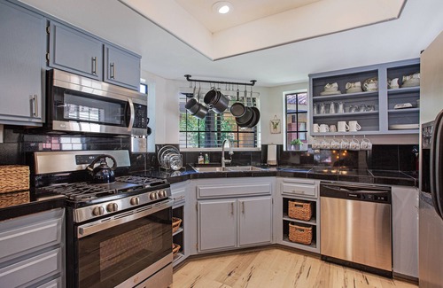 Araby Condominio | Oasis with 3rd Bedroom/Den, sleeps 6, 3 patios, adult and childrens bikes