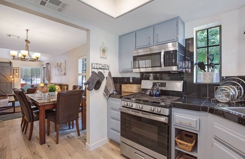 Araby Condominio | Oasis with 3rd Bedroom/Den, sleeps 6, 3 patios, adult and childrens bikes