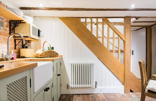 Faversham Cabaña | Oast Barn Cottage by Bloom Stays - 2 guests in 1 bedroom