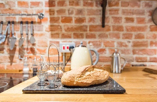 Faversham Cabaña | Oast Barn Cottage by Bloom Stays - 2 guests in 1 bedroom