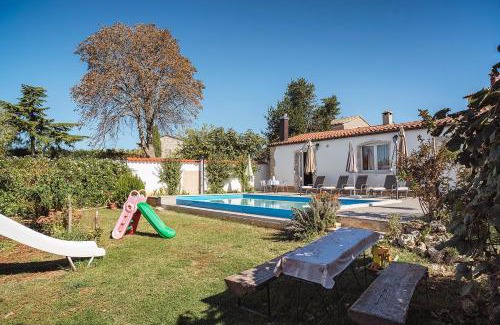 Kanfanar Apartamento | Oberhalb des Limfjords liegt diese Ferienwohnung mit Pool, Terrrasse und Grillplatz