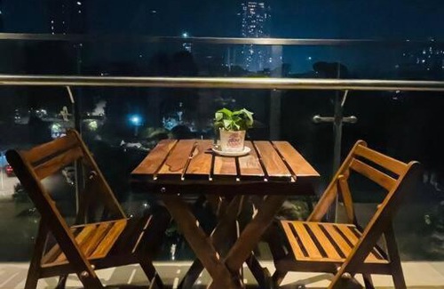 Goregaon East Apartamento | Oberoi Towers - A beautiful home for those who demand quality stay