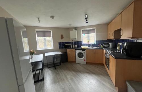 Bingley Casa | Oberon's Rest - Spacious 2 Bed Home perfect for Contractors & Families near Shipley, Bradford