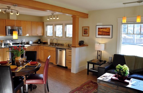 Historic Downtown District Apartamento | Oberon -Second Spring Property Alquiler de Lujo de 3 Dormitorios en Downtown Ashland