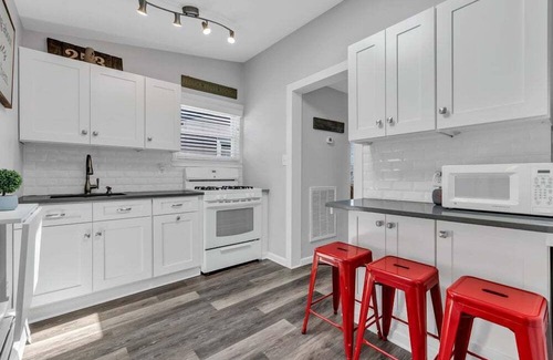 Point Pleasant Beach Cabaña | OCE253 | Updated cottage across from the beach & boardwalk! Has parking! by Shore Points Vacations