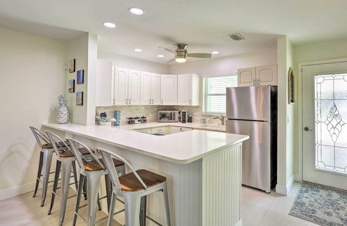 Hutchinson Island South Casa | Ocean Access Jensen Beach Home: Dock & Lanai!