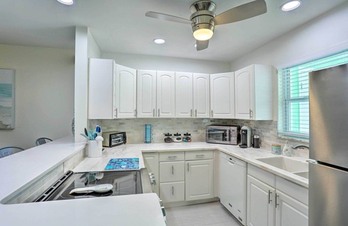 Hutchinson Island South Casa | Ocean Access Jensen Beach Home: Dock & Lanai!