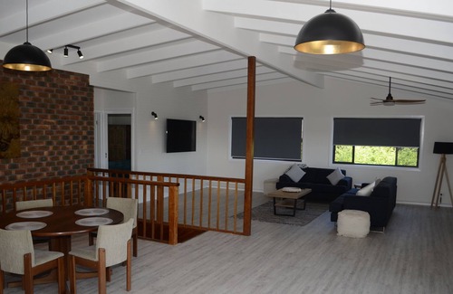 Scotts Head Casa | Ocean Alley Views - Discount on Dec/Jan bookings