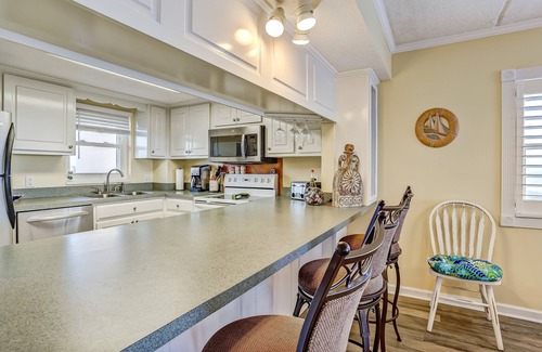 Fernandina Beach Condominio | Ocean and Amelia Island View Condo with Oceanside Pool Access by RedAwning