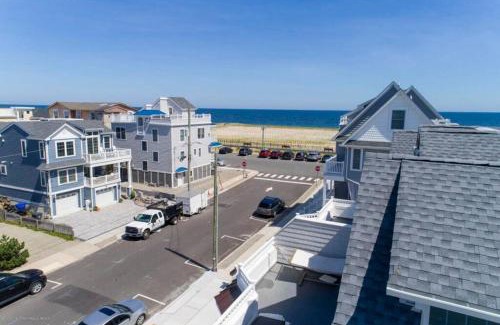 Ortley Beach Casa | Ocean and Beach Views from Five Decks in Ortley Beach