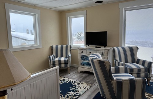 Homer Cabaña | Ocean and Mountain View Beach House with Hot tub and Fire Pit