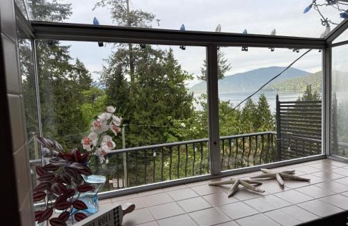 Langdale Casa | Ocean and Mountain view Home