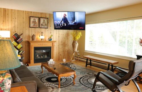 Langdale Casa | Ocean and Mountain view Home