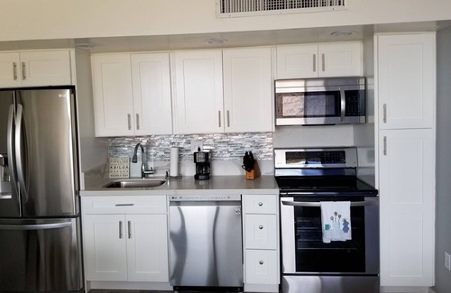 Makaha Apartamento | Nuevo condominio con vista al mar y a la montaña! Resortstyle Living 1min To Beach