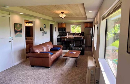 Kachemak Casa | Ocean and Mountain views, 10 minutes to the Spit
