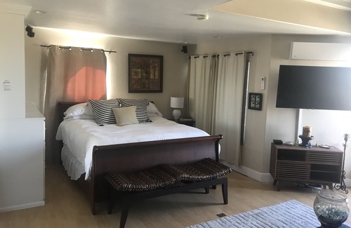 Point Loma Heights Casa | Ocean Beach Casita con jacuzzi, vistas y garaje!