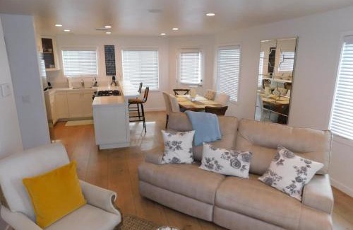 Ocean Beach Casa | Ocean Beach Cottage with Views