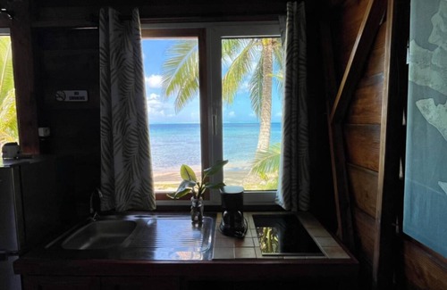 Fitii Casa | Ocean Beach Front Bungalow