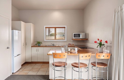Wainui Hotel | Ocean Beach Motor Lodge