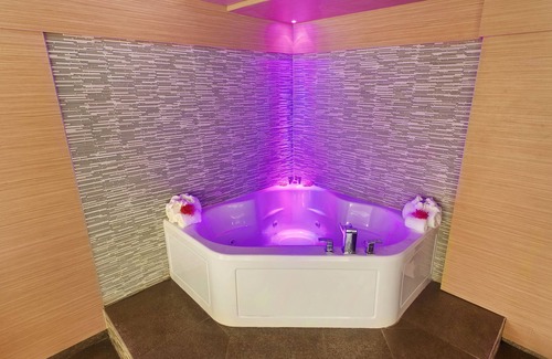 Bermuda Riviera Hotel | Ocean Beach Palace Hotel and Suites