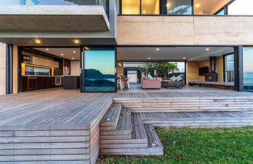 Umina Beach Casa | Ocean Beach Pavilion - Beachfront