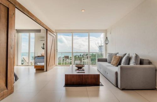 Puerto Juárez Apartamento | *OCEAN Beachfront 4 BDR with pool by Casa Paraiso*