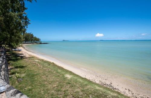 Grand Gaube Apartamento | OCEAN beachfront flat, 3 bedrooms en suite, Grand Gaube