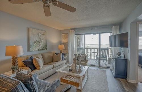 Saint Helena Island Casa | Ocean Bliss Cottage! Beach Club Villa with Canal Views - Short walk to Beach