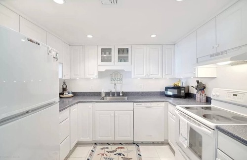 Ship Bottom Condominio | Ocean Block! Heated Pool! Resort Style Living, Updated, Best Location