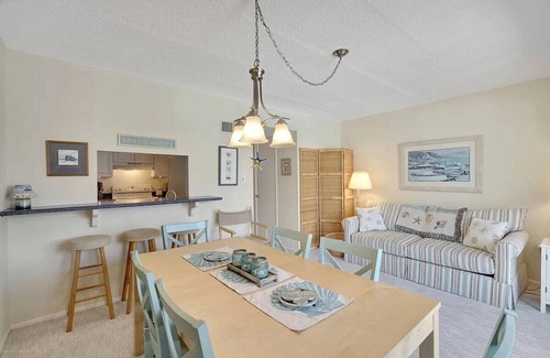 Ship Bottom Condominio | Ocean Block! Heated Pool! Resort Style Living, Updated, Best Location