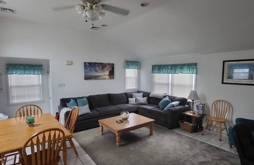 Ortley Beach Apartamento | Ocean Block, 500 pies a pie de playa - Grande, soleado, 2BR / 1BA 2nd Fl Apt.
