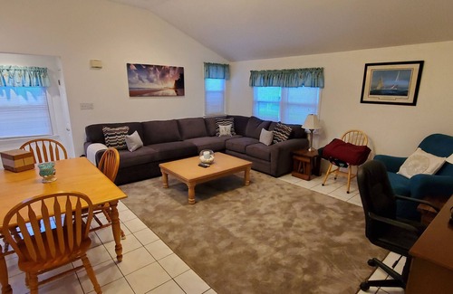 Ortley Beach Apartamento | Ocean Block, 500 pies a pie de playa - Grande, soleado, 2BR / 1BA 2nd Fl Apt.