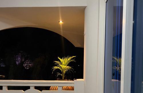 Mombasa Apartamento | Ocean Blue Retreat-3 minute walk to Nyali Center and 3 minute walk to the Beach