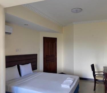 Mombasa Apartamento | Ocean Blue Retreat-3 minute walk to Nyali Center and 3 minute walk to the Beach