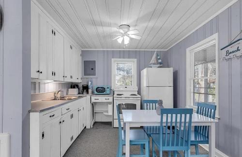 Windy Hill Apartamento | Ocean Breeze, 2nd floor, walk to beach, pet friendly