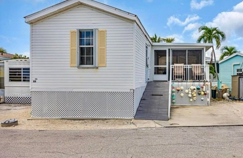 Cutthroat Harbor Estates Cabaña | Ocean Breeze at Venture Out 537